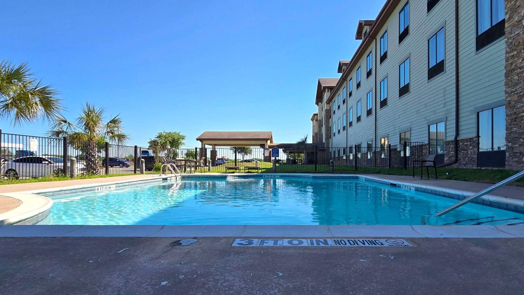 Comfort Inn & Suites Beeville Esterno foto